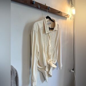 Western vintage Women’s silk shirt. Cream. Size L. 
Excellent used condition .